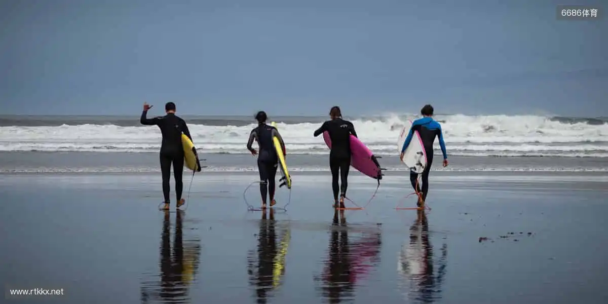 弹幕狂欢,边看边聊!💬 独家解说 + 实时数据,打造沉浸式观赛体验!
